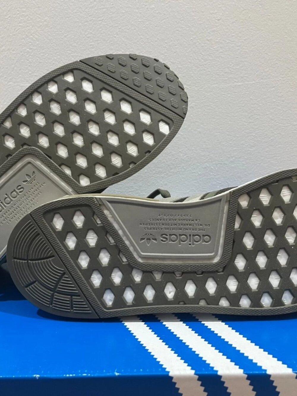 NMD R1 Olive - Picture 4 of 5